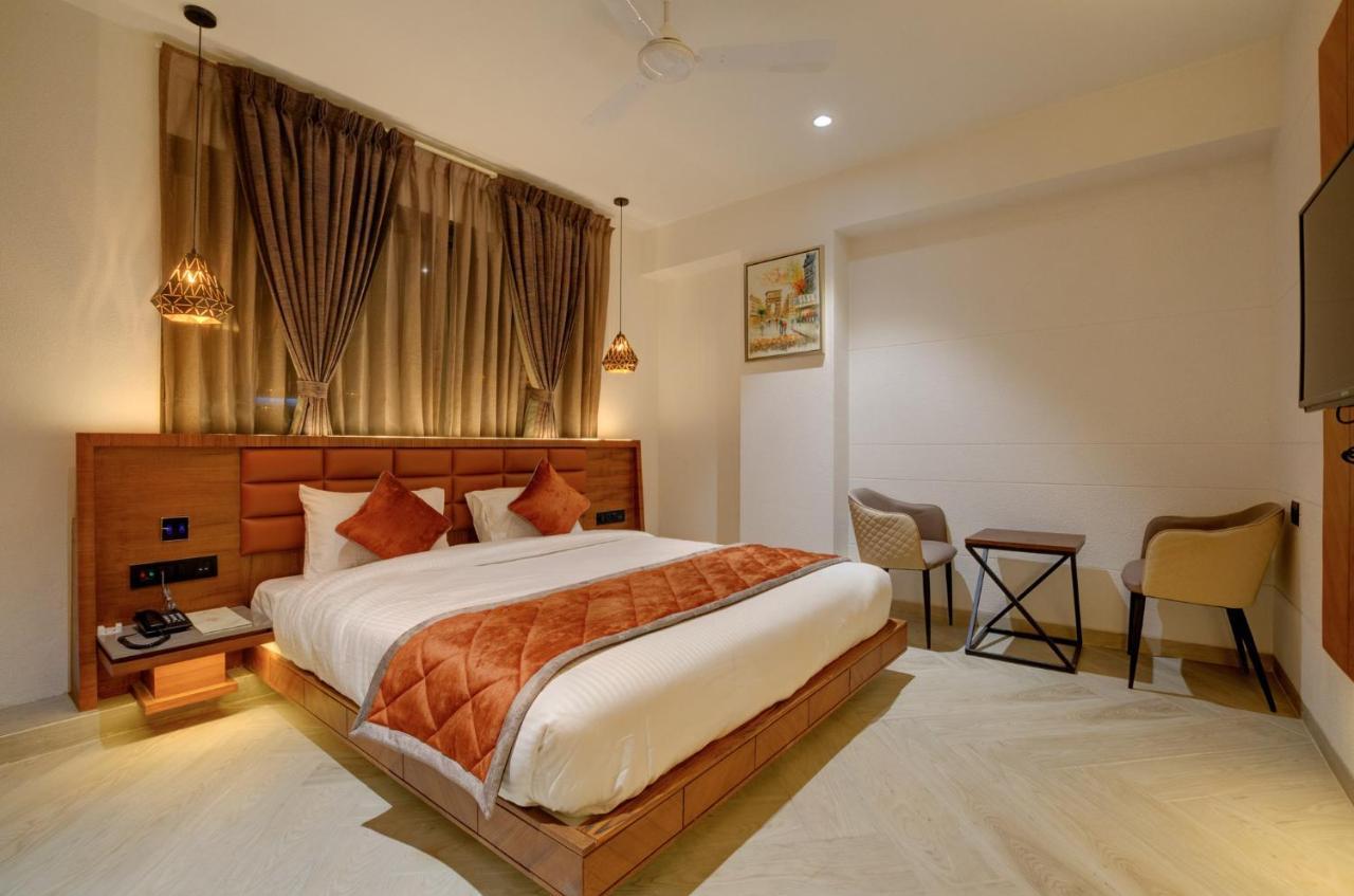 Hotel Diamond 26 Сурат Экстерьер фото