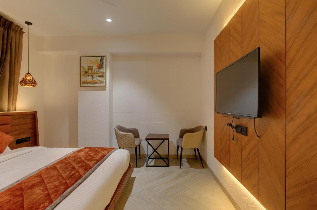 Hotel Diamond 26 Сурат Экстерьер фото