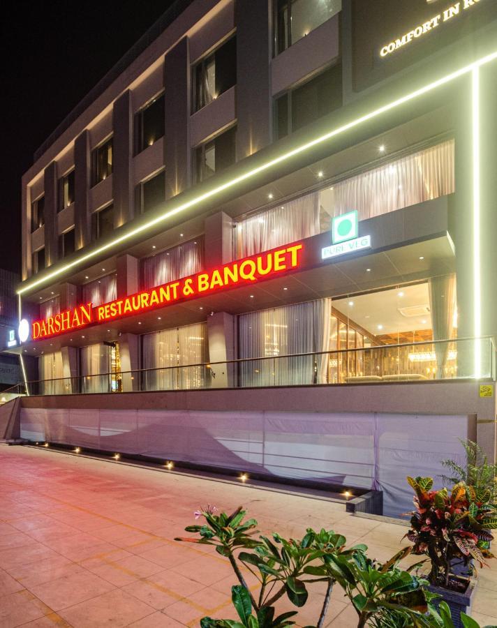 Hotel Diamond 26 Сурат Экстерьер фото