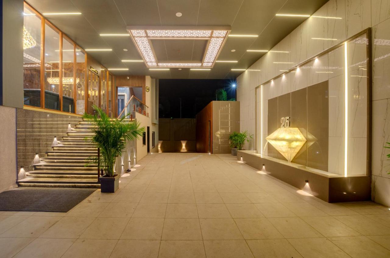 Hotel Diamond 26 Сурат Экстерьер фото